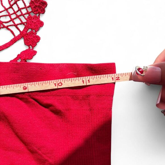 Red Iconic early 2000’s y2k Lace Halter Top - Picture 3 of 4